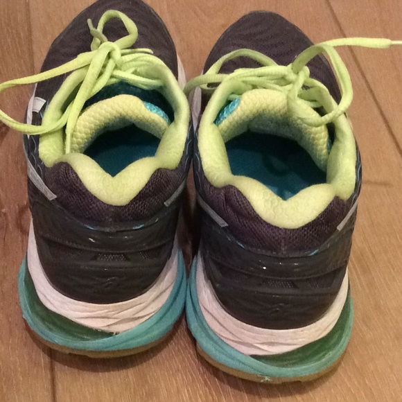 ASICS Ladies 6 1/2 Gel Nimbus 18 running shoes - Picture 2 of 6